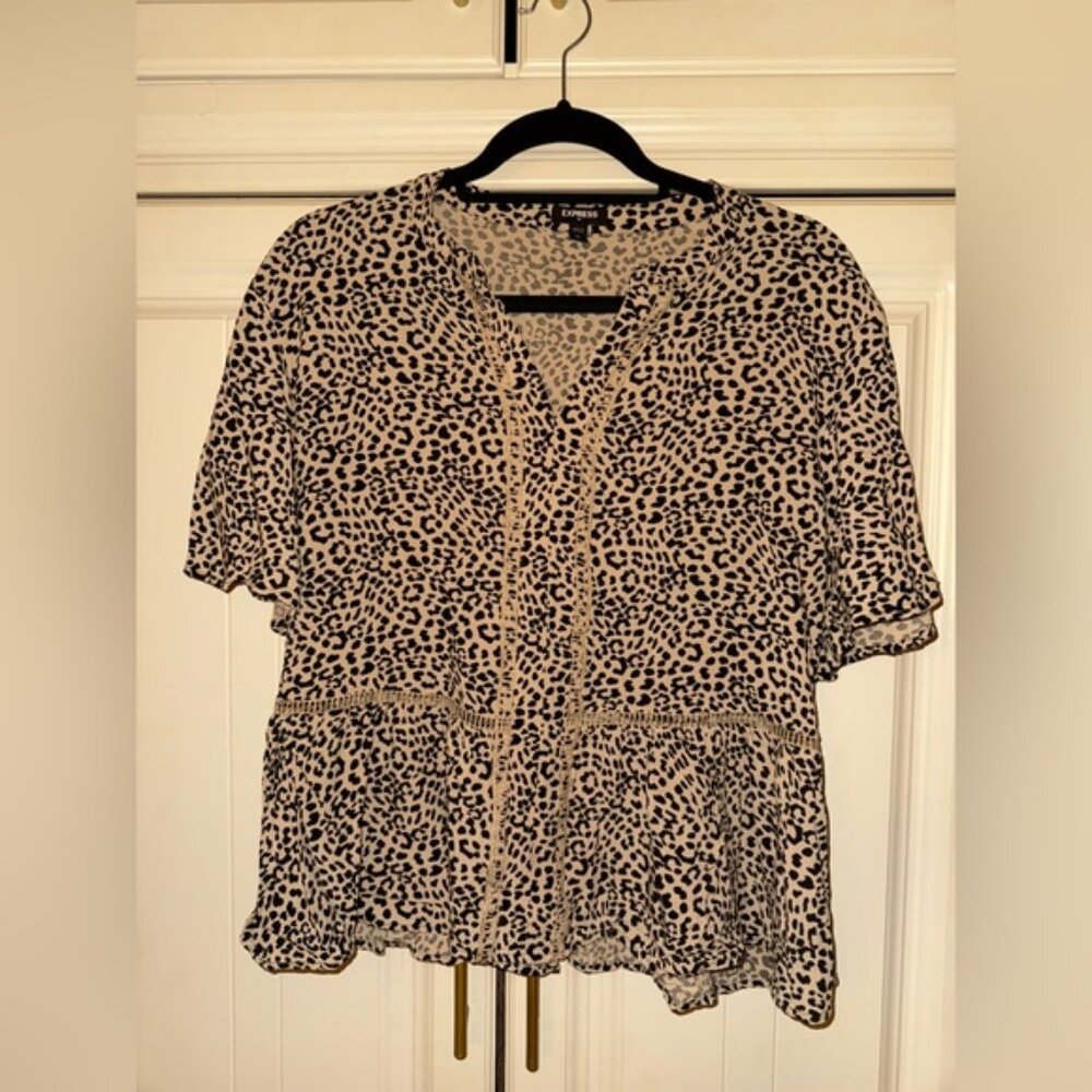 Women’s EXPRESS cheetah print top shirt size M